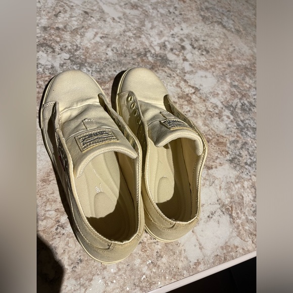 Wmns pale yellow Levi shoes - Picture 7 of 8